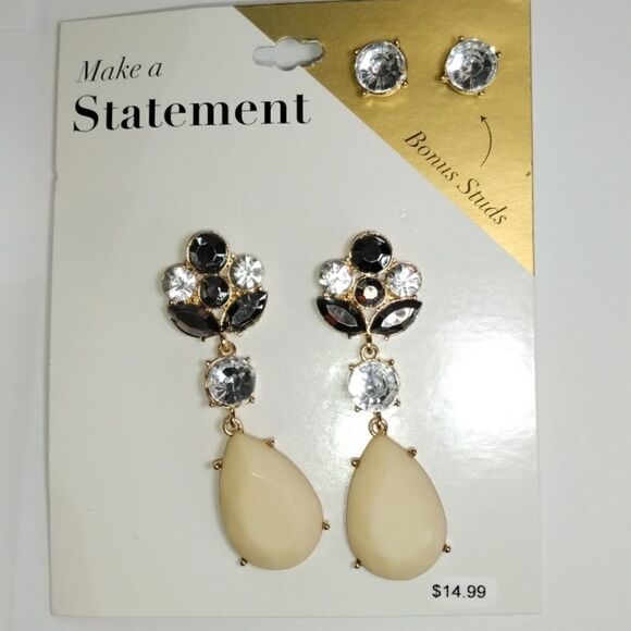 Earings Lot  - Picture 6 of 7